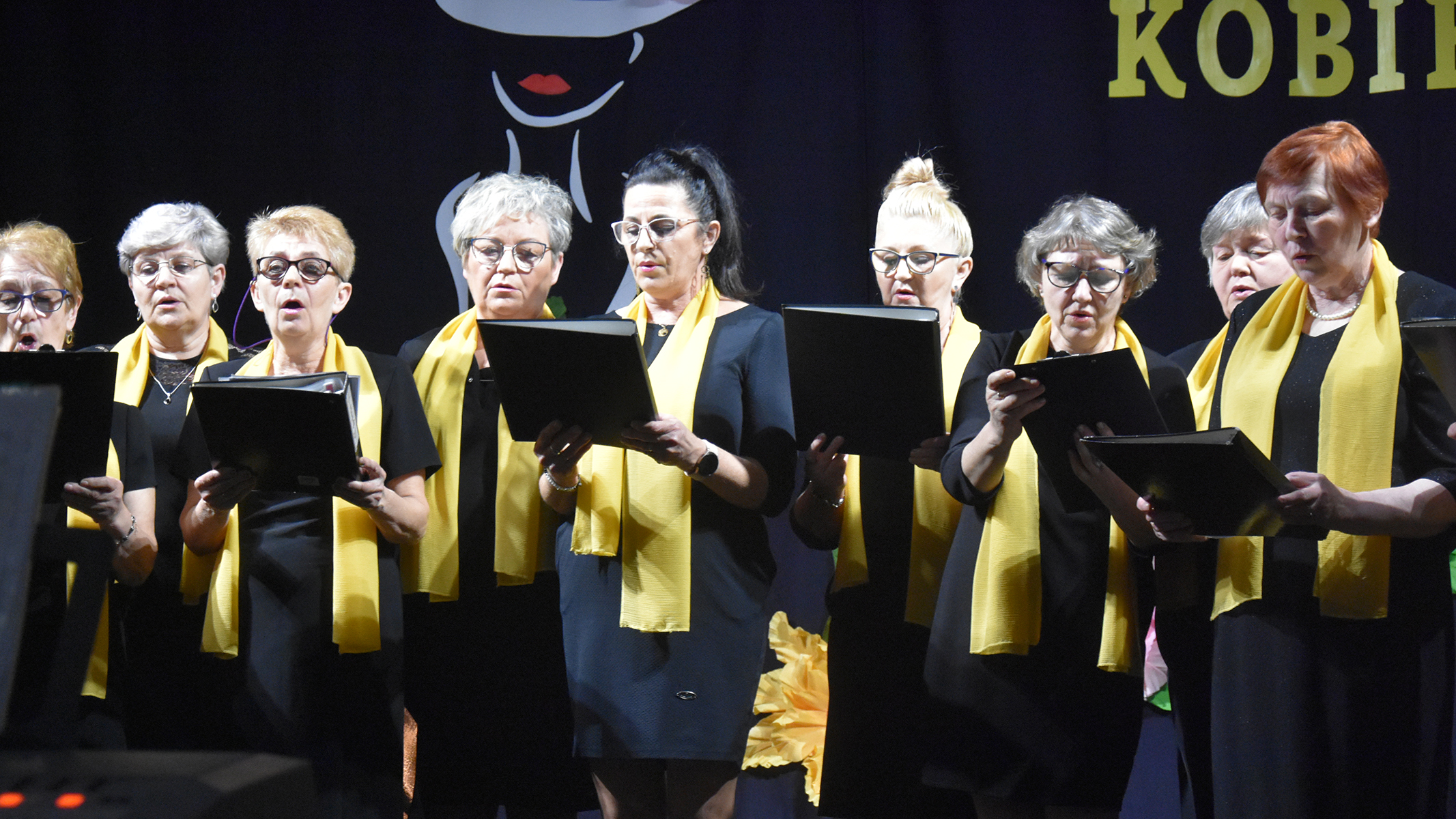 chor spiewa na imprezie dzień kobiet